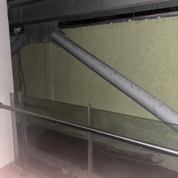 Köpekli Misafirime Verilen Balkonlu Oda Dar, Karanlık Ve Hijyenik Değil