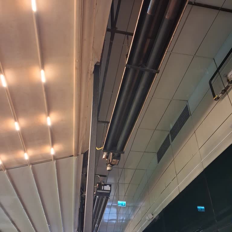 Kahve Dünyası Şubesinde Isıtıcılar Çalışmıyor, Müşteriler Üşüyor