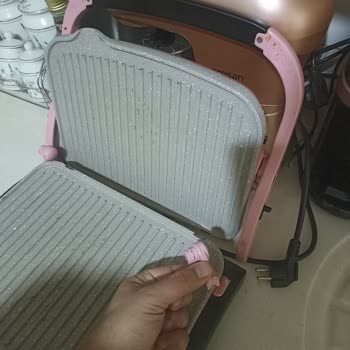 Karaca Korkmaz Tost Makinesinde Üç Beş Kullanımda Parça Kırıldı