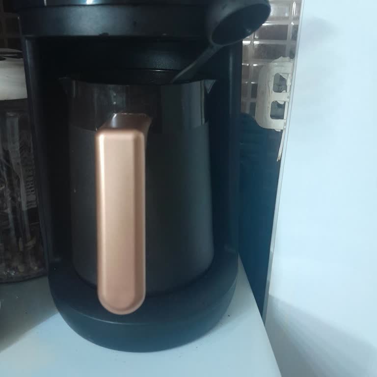 İki English Home Sütlü Kahve Makinesinde Uyarı Sinyali Ve Isıtma Sorunu