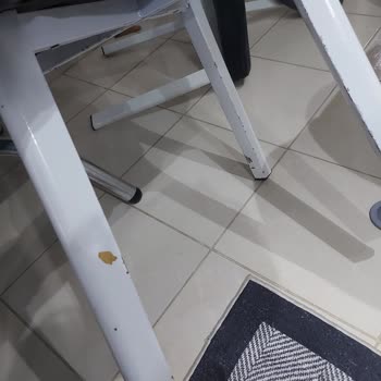 Defolu Sandalyeler, Geciken Teslimat Ve İade Sorunu