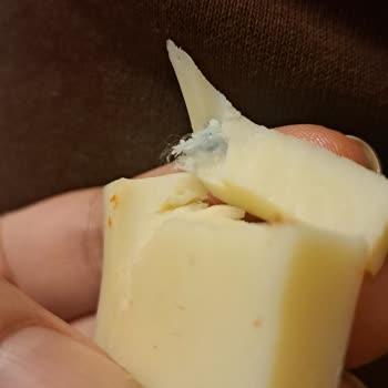 Kaşarda Tüylü Yabancı Madde Ve Müşteri Hizmetlerinden Cevap Yokluğu