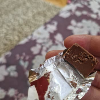 Çikolatada Kurt Görerek Sağlık Korkusu Yaşadım