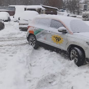 Жалоба на Делимобиль. Нарушение правил парковки — заблокирован выезд