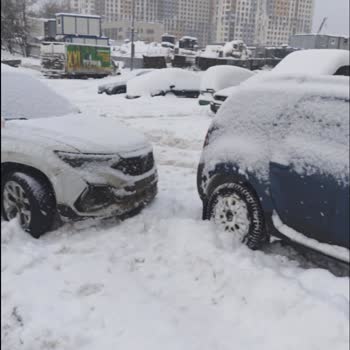 Жалоба на Делимобиль. Нарушение правил парковки — заблокирован выезд