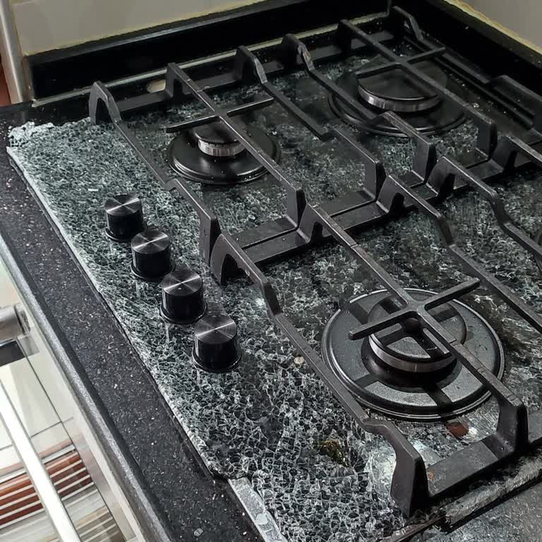 Patlayan Camlı Ankastre Ocakta Güvenlik Riski Ve Garanti Dışı Ücret