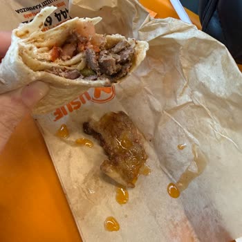 Köfteci Yusuf Şubesinde Yağlı Döner, Sert Lavaş Ve Saygısız Personel Şikayeti