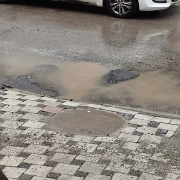 Sancaktepe Belediyesi Asfalt Çukurunu Açık Bırakarak Mahalleyi Mağdur Ediyor
