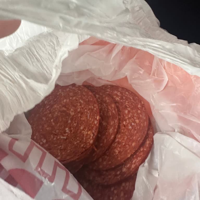 Bozuk Sucuk Satışı, İade Reddi Ve Kaba Personel Tutumu