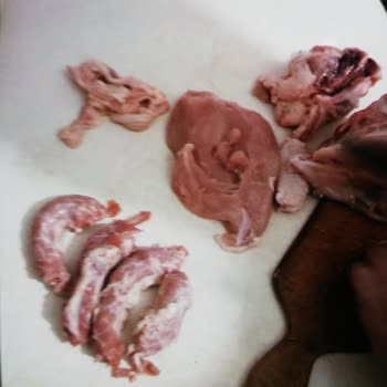 Tavuk Göğüs Boşluğunda Boyun Parçaları Bulunması Hijyen Ve Güvenlik Şikayeti