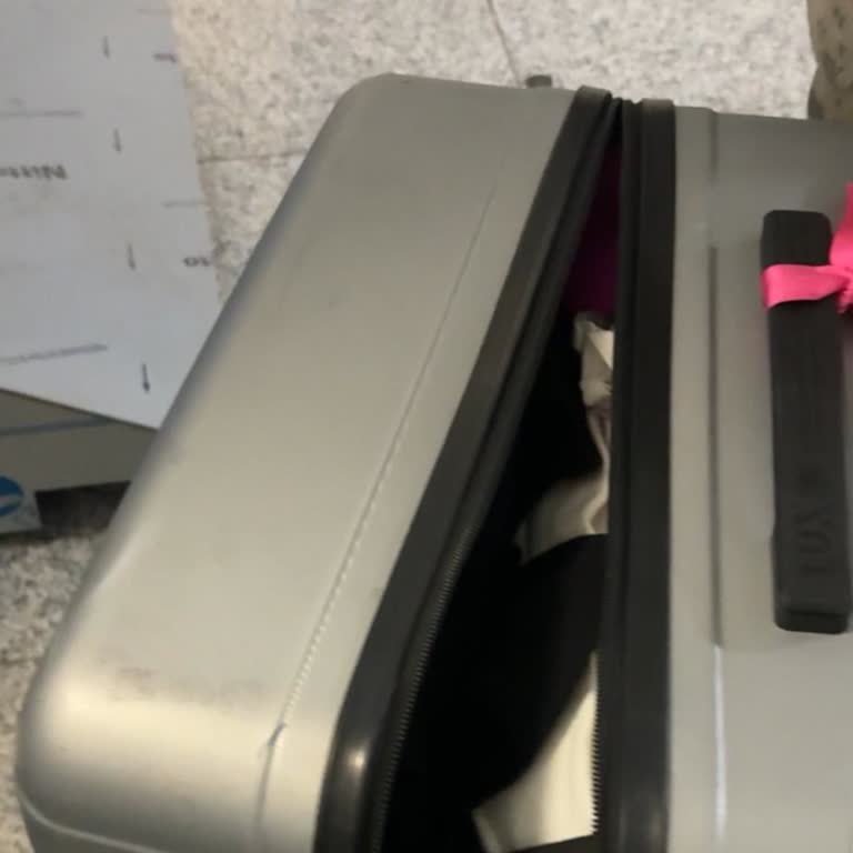 Uçuş Sonrası Valizim Açılmış Ve Fermuarı Kırılmış