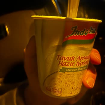 Tavuklu Noodle’da Yanlış Et Ve Aşırı Kötü Koku, Sağlık Riski