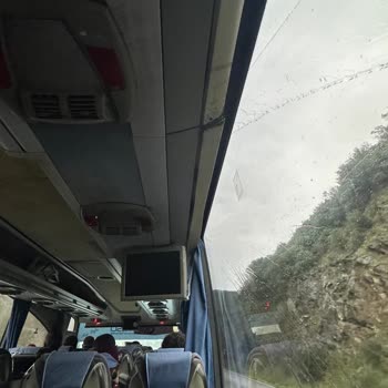 Metro Turizm Otobüsünde Yoğun Koku, Kirli Koltuklar Ve Aşırı Kalabalık