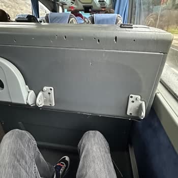 Metro Turizm Otobüsünde Yoğun Koku, Kirli Koltuklar Ve Aşırı Kalabalık