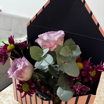 Gönderilen Çiçek Görseliyle Uyuşmuyor, Solmuş Ve Müşteri Hizmetine Ulaşılamıyor