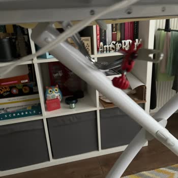 Gazzella Ürünü Almamdan Kısa Süre Sonra Masanın Altındaki Parçalar Yerinden Düşmeye Başladı