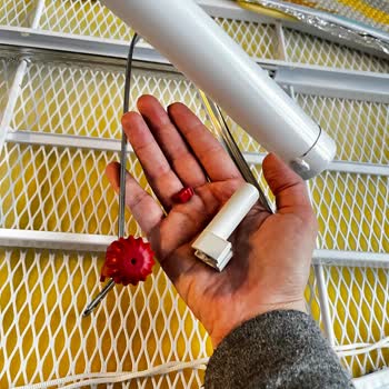 Gazzella Ürünü Almamdan Kısa Süre Sonra Masanın Altındaki Parçalar Yerinden Düşmeye Başladı