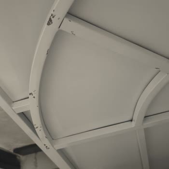 Organizasyon Outlet Ürünün Üzerinde Sonradan Yapılmış Boya Atmaları Ve Ezik Göçükler