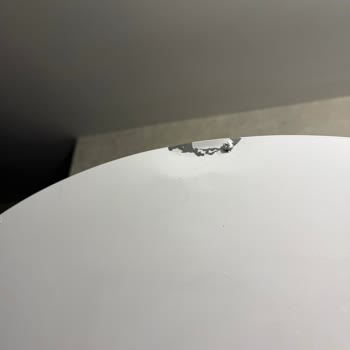 Organizasyon Outlet Ürünün Üzerinde Sonradan Yapılmış Boya Atmaları Ve Ezik Göçükler