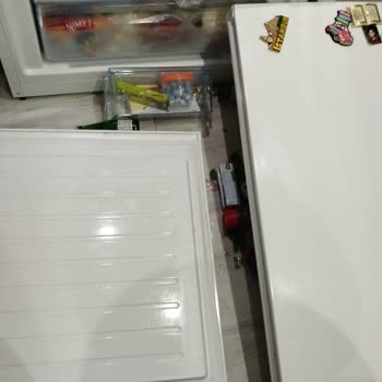 Kapakları Kendiliğinden Düşen Bosch Buzdolabı İçin Acil Garanti Değişim Talebi