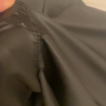 Mine Tan Butik'ten Alınan Siyah Mat Taytın Dikişleri Yarım Günde Parçalandı