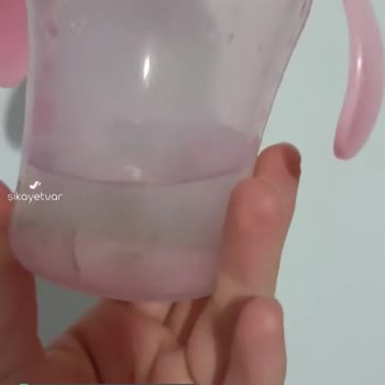 Wee Baby Suluk İçince Siyah Oluşumlar