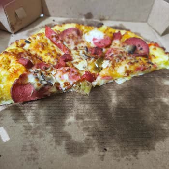 Geç Ve Soğuk Gelen Yanlış Pizza, Eksik Malzeme Ve İade Reddi