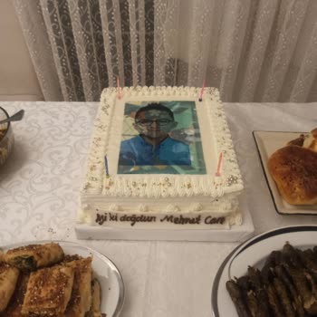 Doğum Günü Pastasında Fotoğraf Karışıklığı Ve Tam İade Talebi