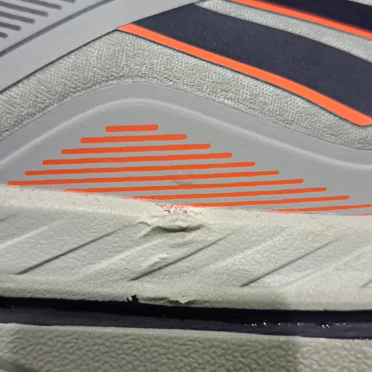 Su Geçirmez Olması Gereken Ayakkabının Su Alması Ve Hasarlı Kargo