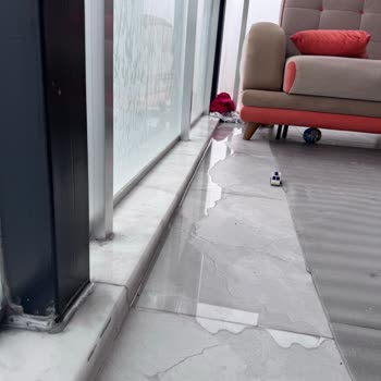 Winnice Katlanır Cam Balkon Yağmurda Sürekli Su Alıyor