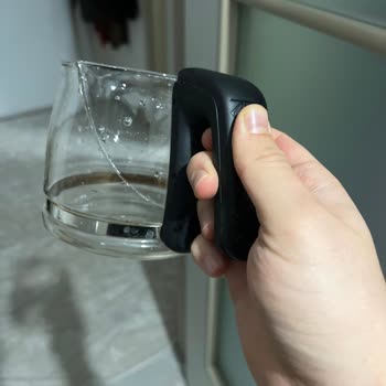 Altus Çaycımda Kırılan Üst Cam Ve Dış Yüzeyde Siyahlaşma Sorunu