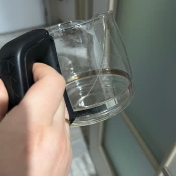 Altus Çaycımda Kırılan Üst Cam Ve Dış Yüzeyde Siyahlaşma Sorunu