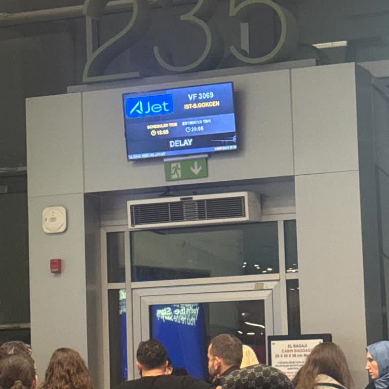 Ajet'te Teknik Arıza Gecikmesi Ve İkram Yetersizliği