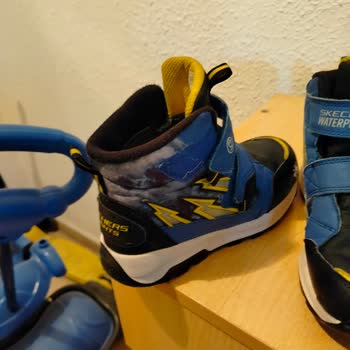 Skechers Bot Su Geçirmez İddiasını Tutmadı, Çocuğum Islandı