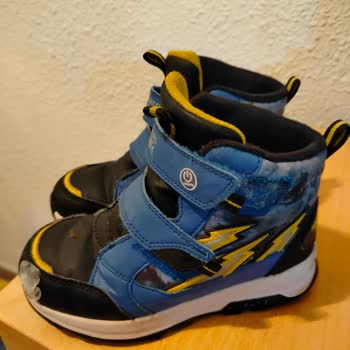 Skechers Bot Su Geçirmez İddiasını Tutmadı, Çocuğum Islandı