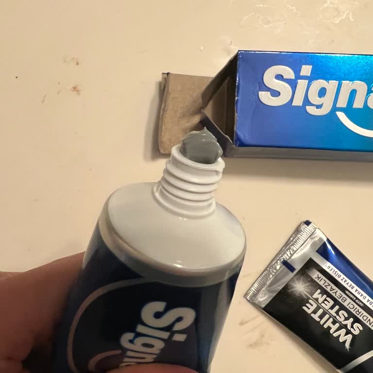 Koruyucu Kapağı Olmayan Ve İçeriği Gri Renkteki Diş Macunları İçin Güvenlik Endişesi Ve İade Talebi