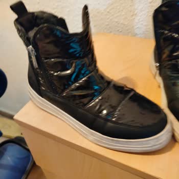 Karlı Havada Su Geçiren Nine West Botları İçin Ürün Değişimi Talebi