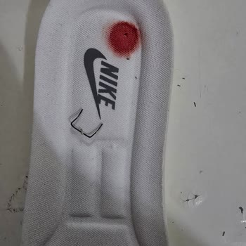 Nike Ayakkabısındaki Paslı Zımba Ayağımı Deldi