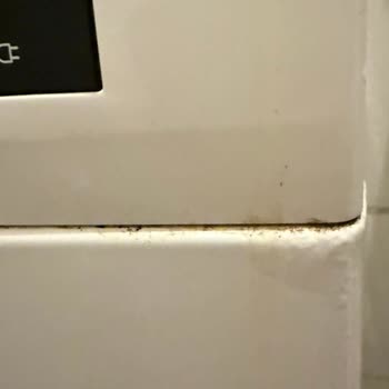 Siemens Çamaşır Makinesinde Paslanma Ve Ücretsiz Panel Değişimi Talebi