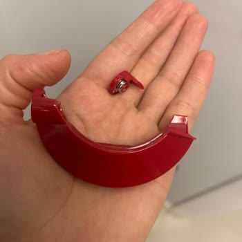 Dyson V12 Süpürge Çöp Haznesi Kolu Normal Kullanımda Kırıldı