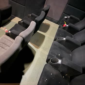 Cinens Sinemaları Manisa Salonunda Hijyenik Olmayan Ortam