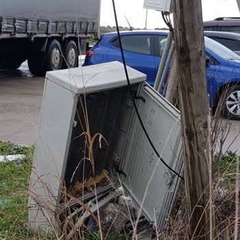Türk Telekom Direk Devrildi: İnternetsiz Evde 3 Gün Süren Altyapı Sorunu