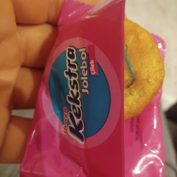 Ülker Çilekli Kekte İplik Parçası Bulunması Sağlık Endişesi Yaratıyor