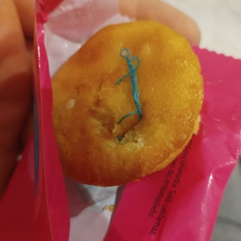 Ülker Çilekli Kekte İplik Parçası Bulunması Sağlık Endişesi Yaratıyor