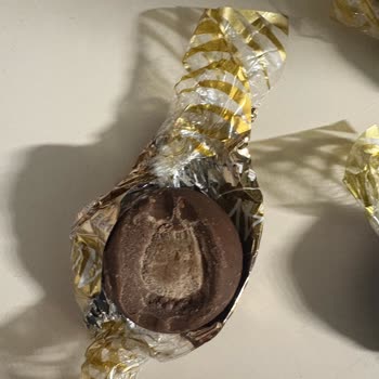 Kahve Dünyası Ambalajı Açılmış Ve Isırılmış Çikolata: Sağlık Riski Ve Hijyen İhlali!