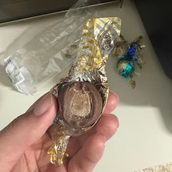 Kahve Dünyası Ambalajı Açılmış Ve Isırılmış Çikolata: Sağlık Riski Ve Hijyen İhlali!