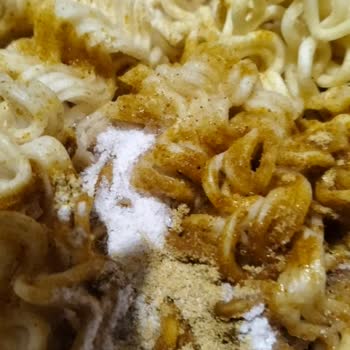 İndomie Noodle Paketinde Baharat Yerine Tuz
