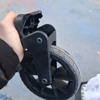 Pierre Cardin Bebek Arabasında Tekerlek Kırılması Ve Güvenlik Riski