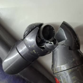 Dyson V8 Süpürge Başlıkları Tekrar Kırılıyor Ve Garanti Sonrası Destek Yok