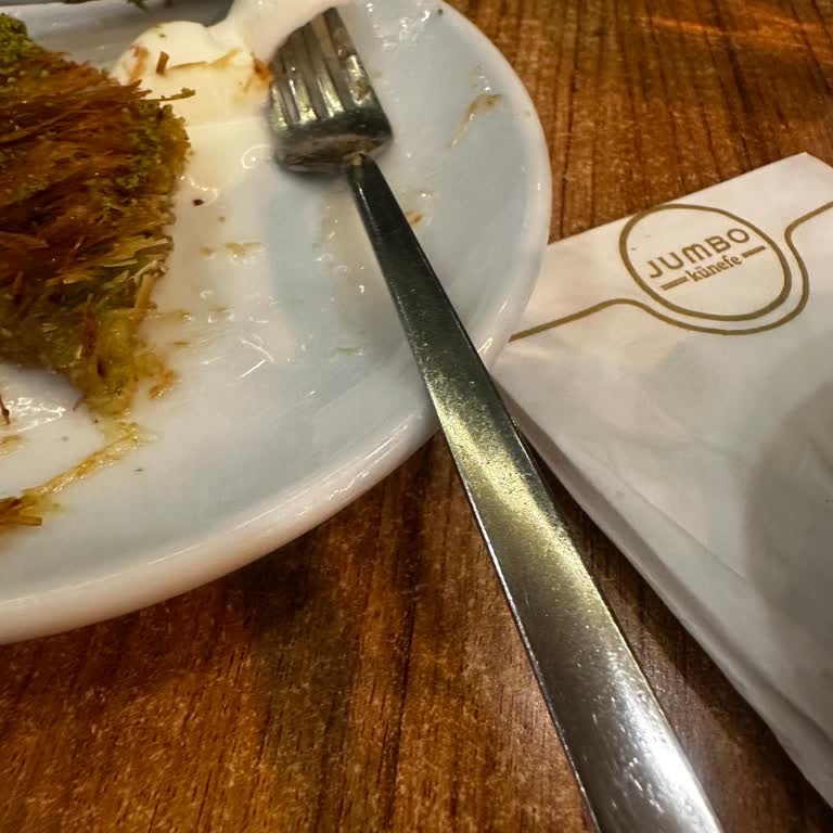 Künefe’de Kıl Bulunması Ve Personelin İlgisiz Tutumu